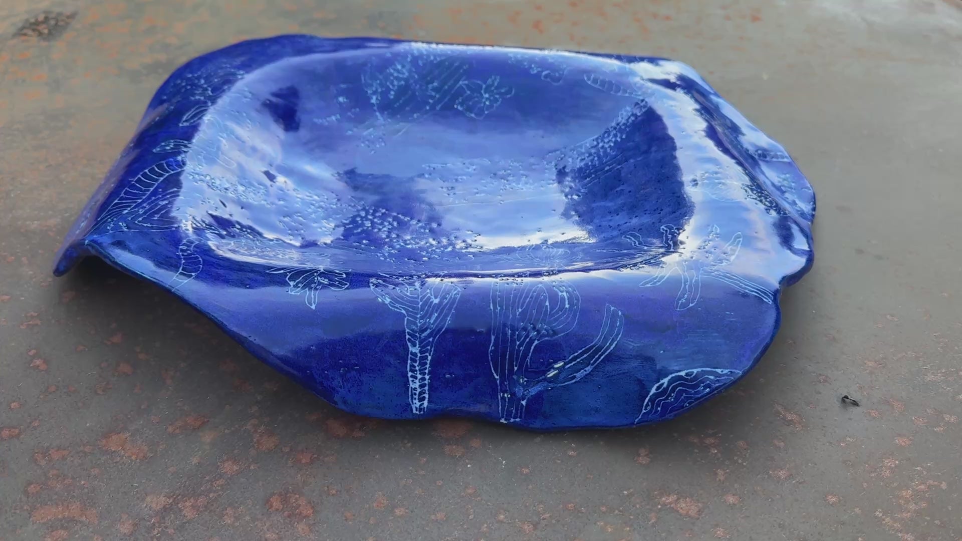 Humodile Blue platter